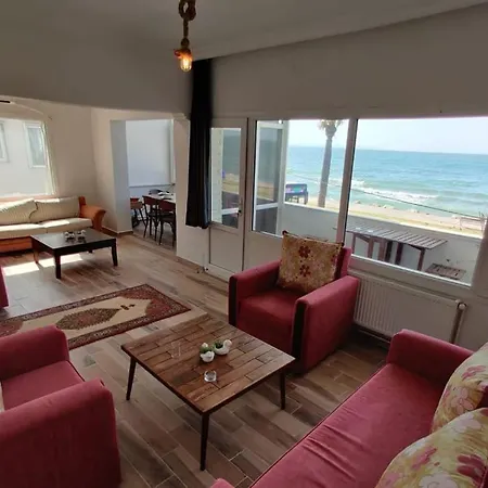 Lovely Apartment With Fantastic Sea View Near Shore In Izmir 公寓
